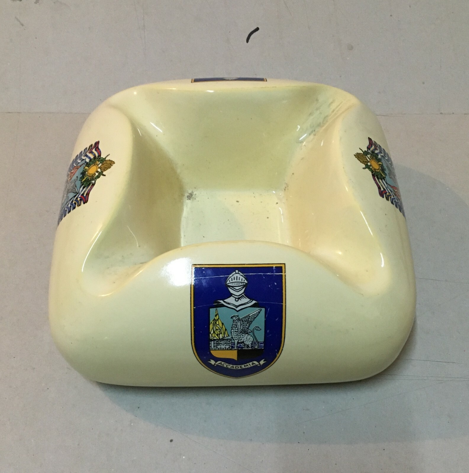 MILITARY_HERALDRY_ACCADEMY_UNUSUAL CERAMIC ORNAMENT_LARGE ASHTRAY