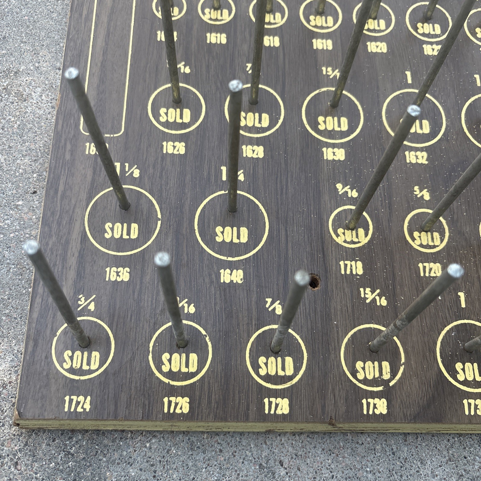VINTAGE K.A.M.A. BY FLEET TOOL CO. HARDWARE DISPLAY TOOL SET BOARD 24” X 12”