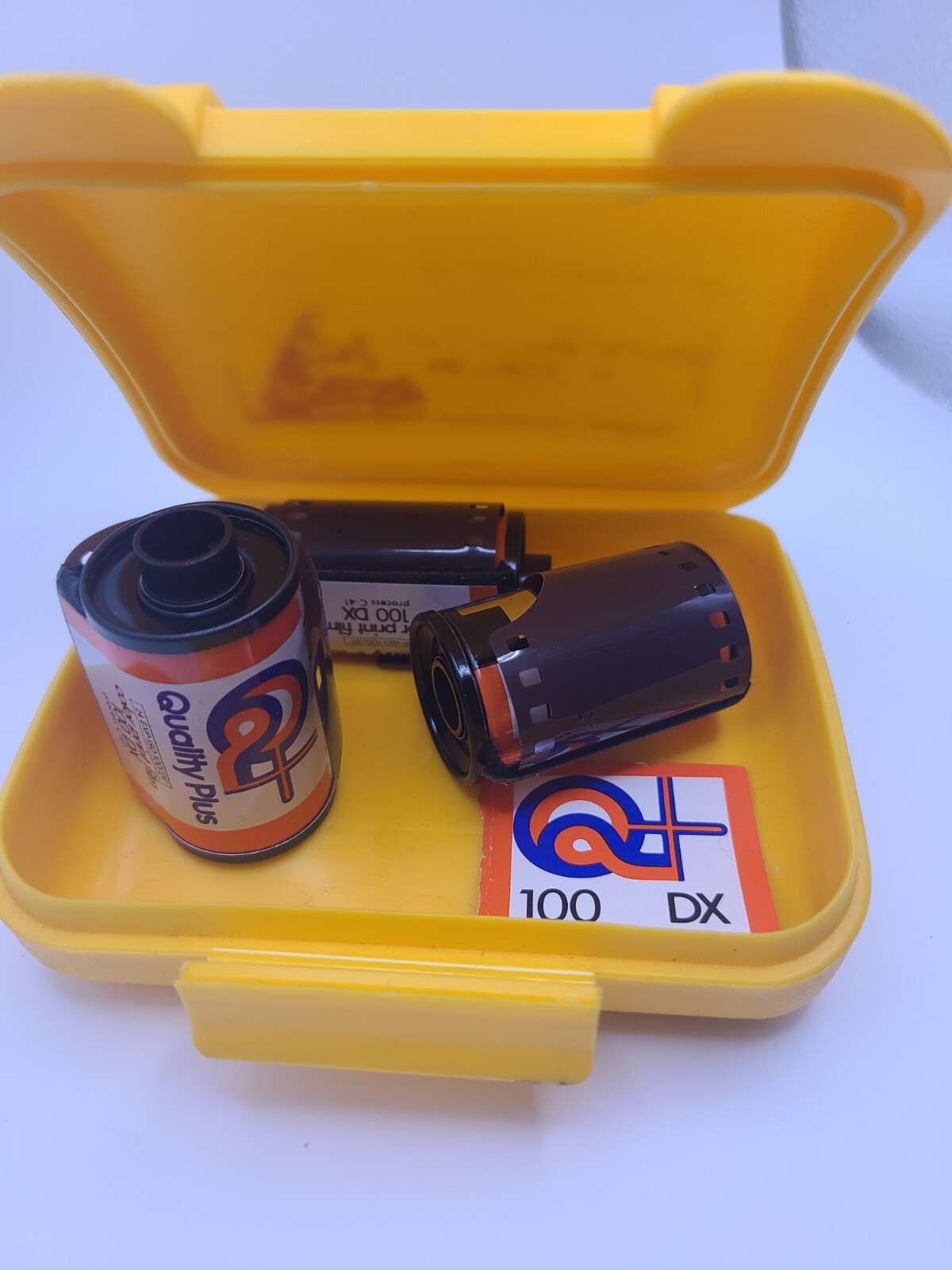 Kodak 35mm Film Yellow Plastic Storage Container Case Camera CP 135-24