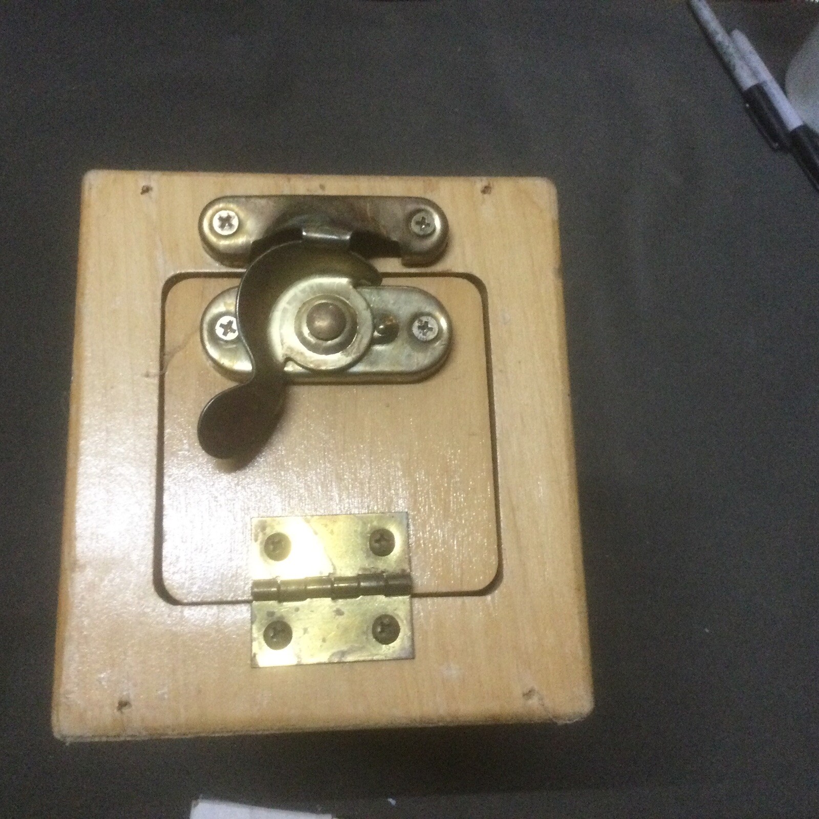 PrimitiIve,Antique-Salesman Sample Lock Display