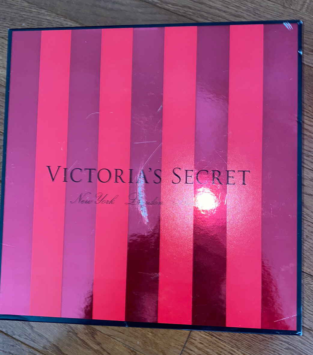VICTORIA’S SECRET BOXES DISPLAY PROPS BOXES #1