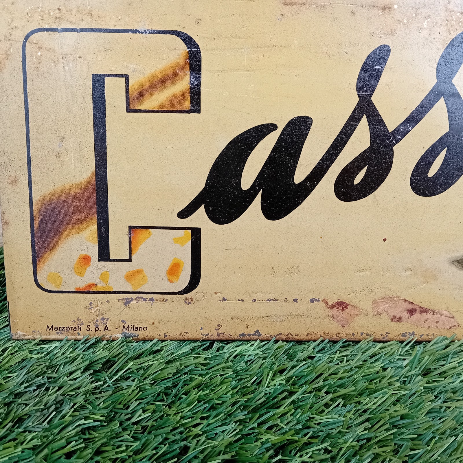 Chested Ice Cream Table Sign