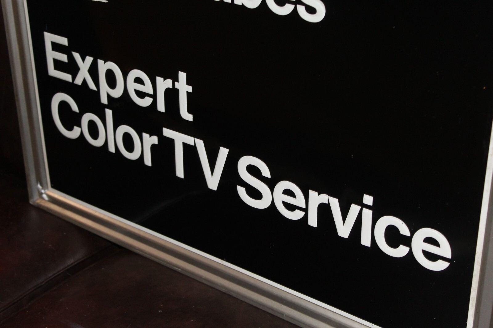 RARE 1960s RCA PICTURE TUBES COLOR TV SERVICE EMBOSSED PAINTED METAL DEALER SIGN