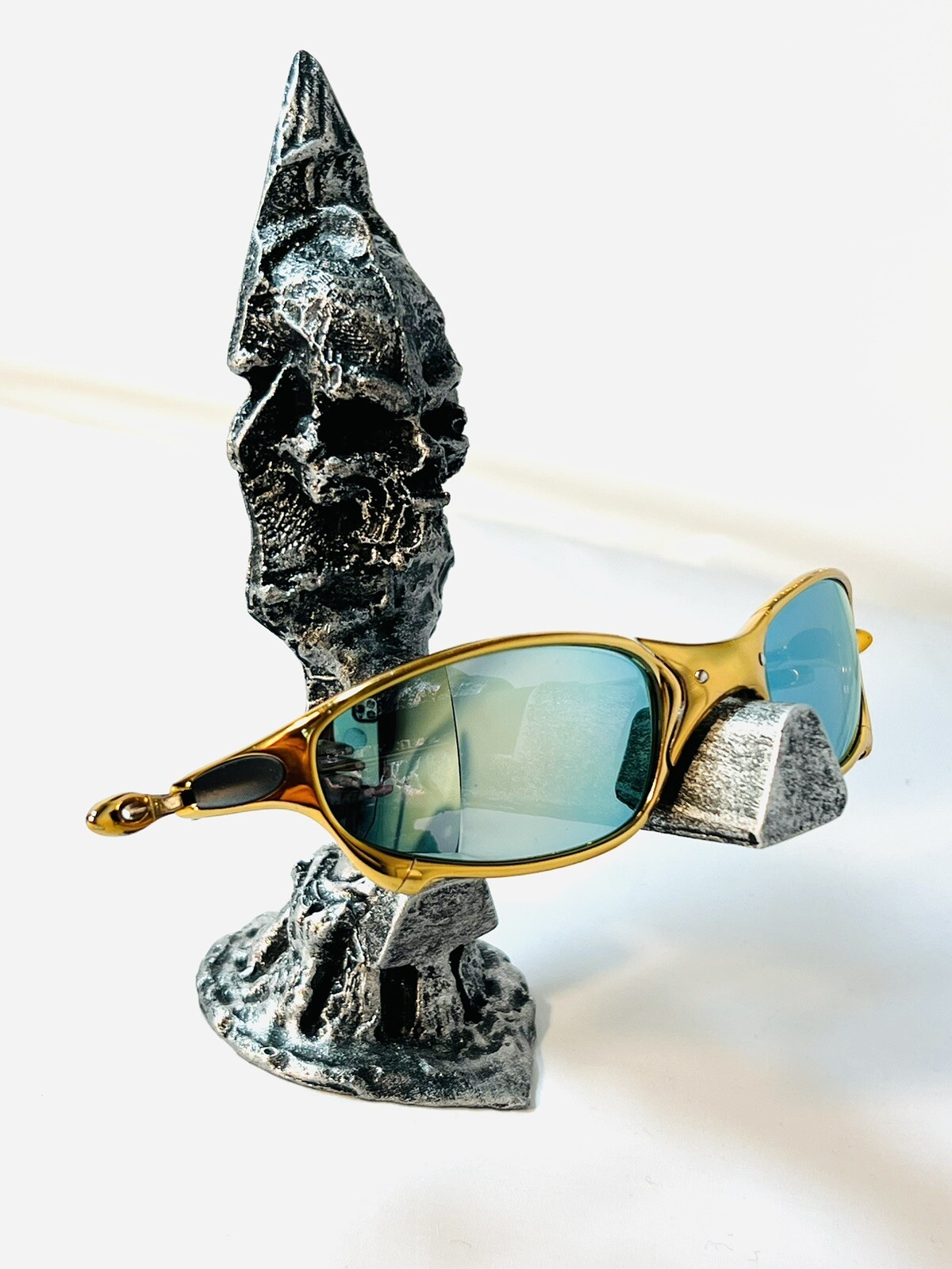 SKULL SUNGLASSES HOLDER FOR OAKLEY X-METALS CUSTOM SILVER DISPLAY CASE SOLID