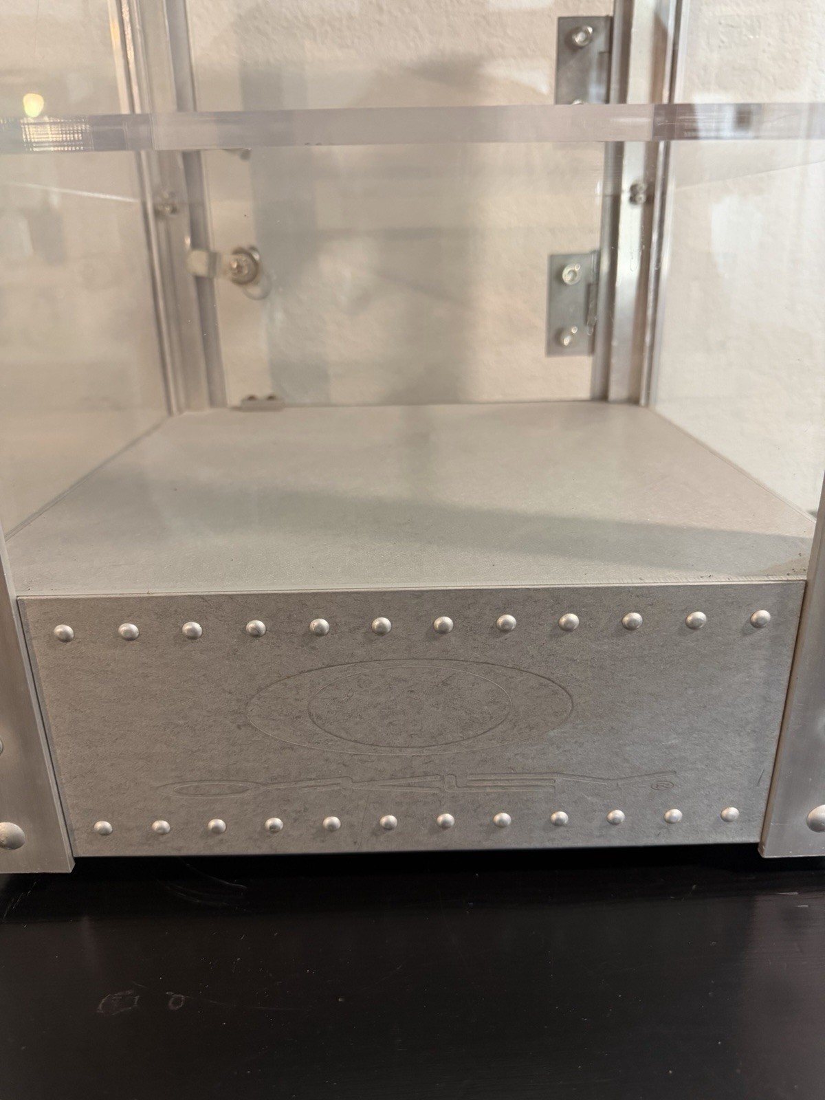 Vintage Oakley x Metal Cube Sunglasses Countertop Display Case 2-Tier W/Key!