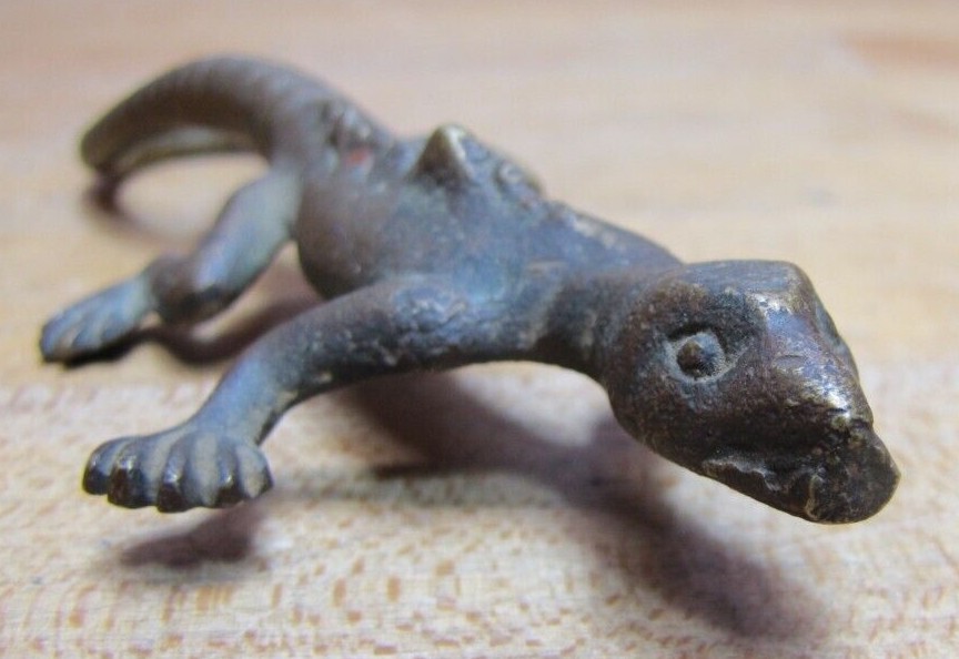 COMPLIMENTS OF C BUCHHOLTZ Co HOBOKEN NJ Antique Advertising Gecko Lizard