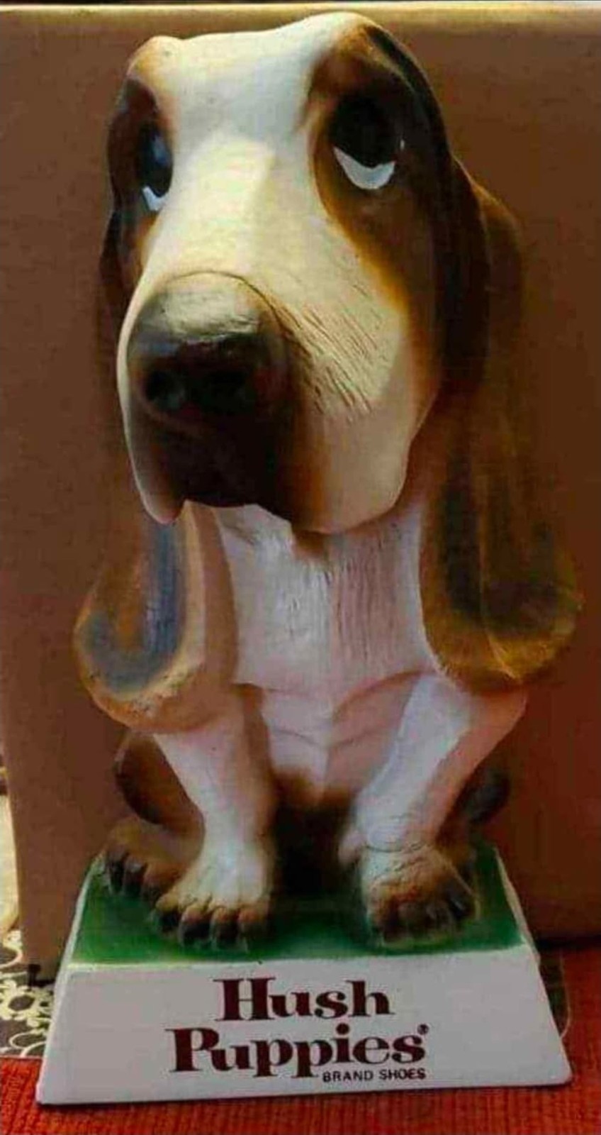 Vintage HUSH PUPPIES Store Counter Advertising Display – 8″ Bassett Hound