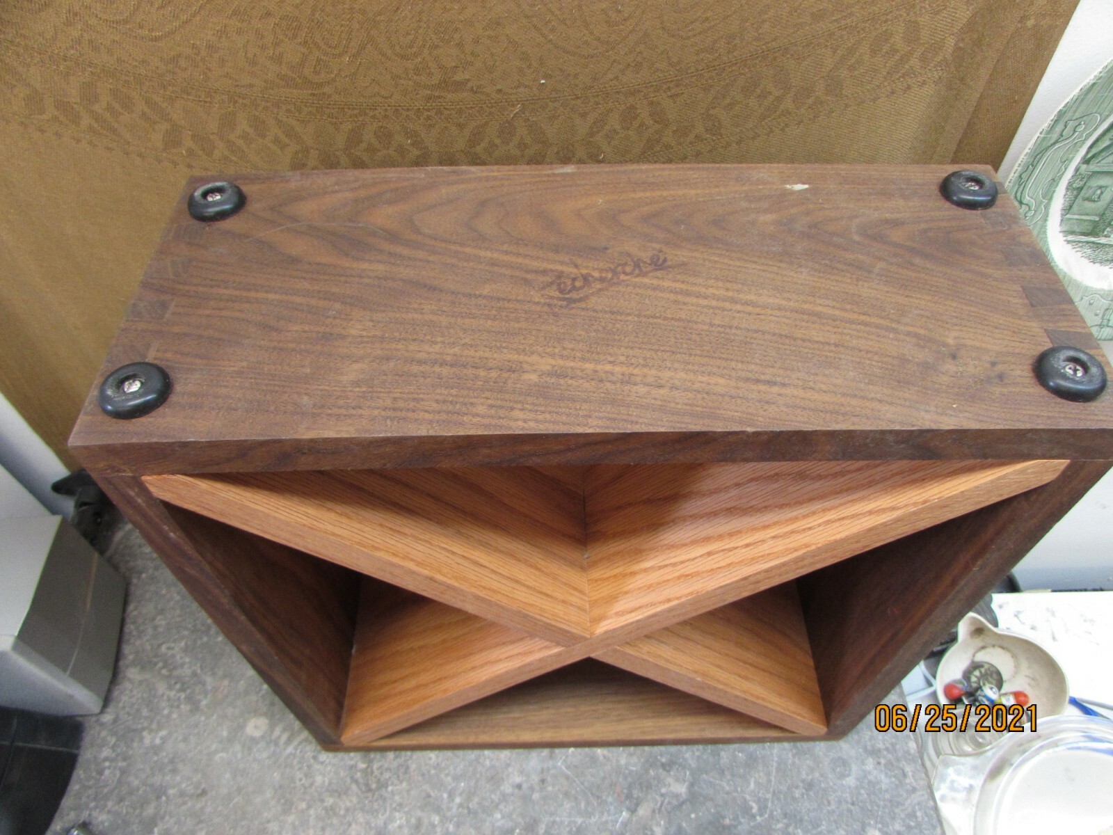 solid wood display very unique 15-1/2″ x 15-1/2″