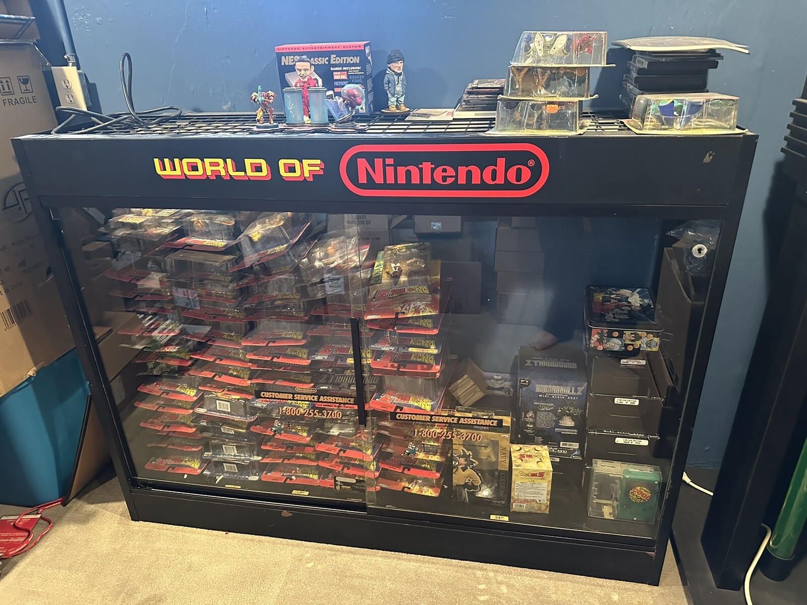 World of Nintendo ULTRA RARE AUTHENTIC video game display case store display LPU