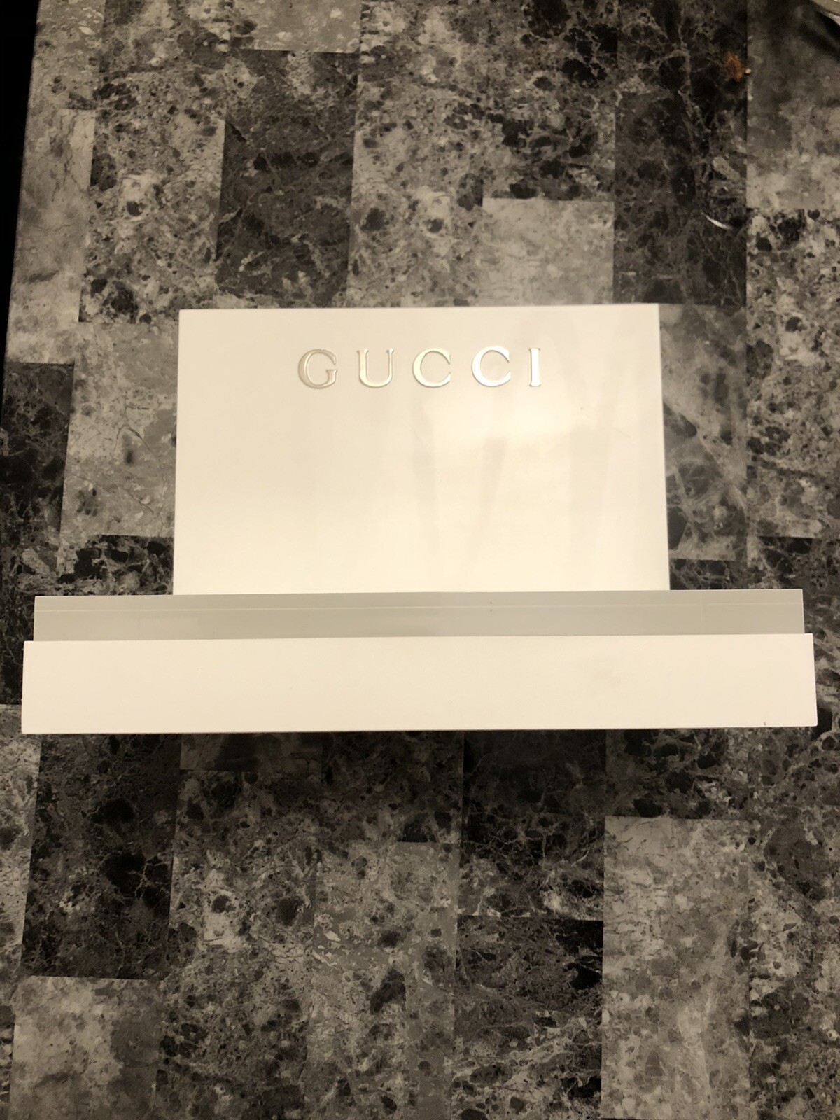 GUCCI Display OFFICIAL DEALER LOGO PLAQUE IN WHITE PLEXIGLASS Silver Gucci