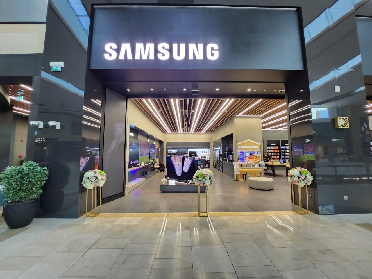 ONERX Samsung Illuminated Advertising Sign LED Display Customs Included