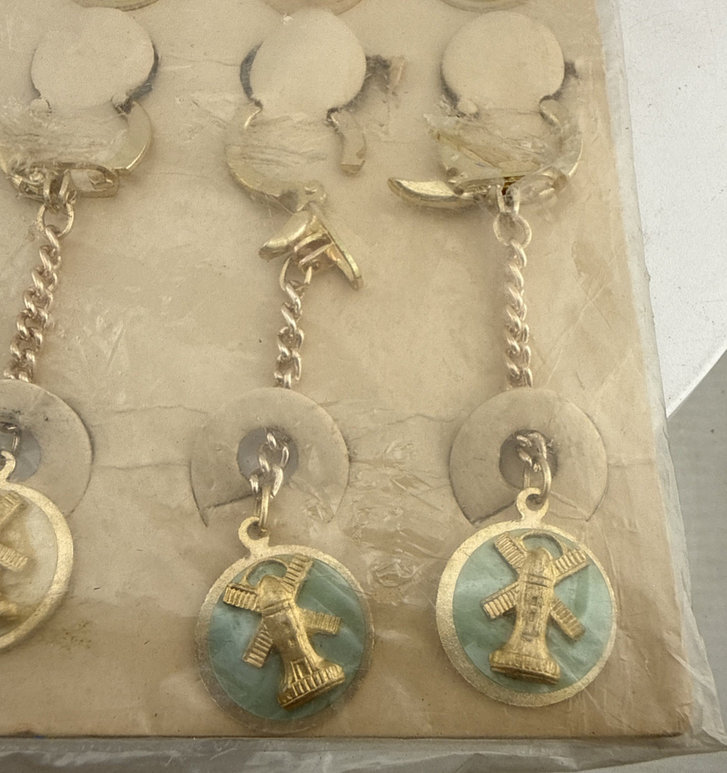 Vtg Novelty Key Chain ALUMINUM Horseshoe Windmill + Charm Original Display of 12