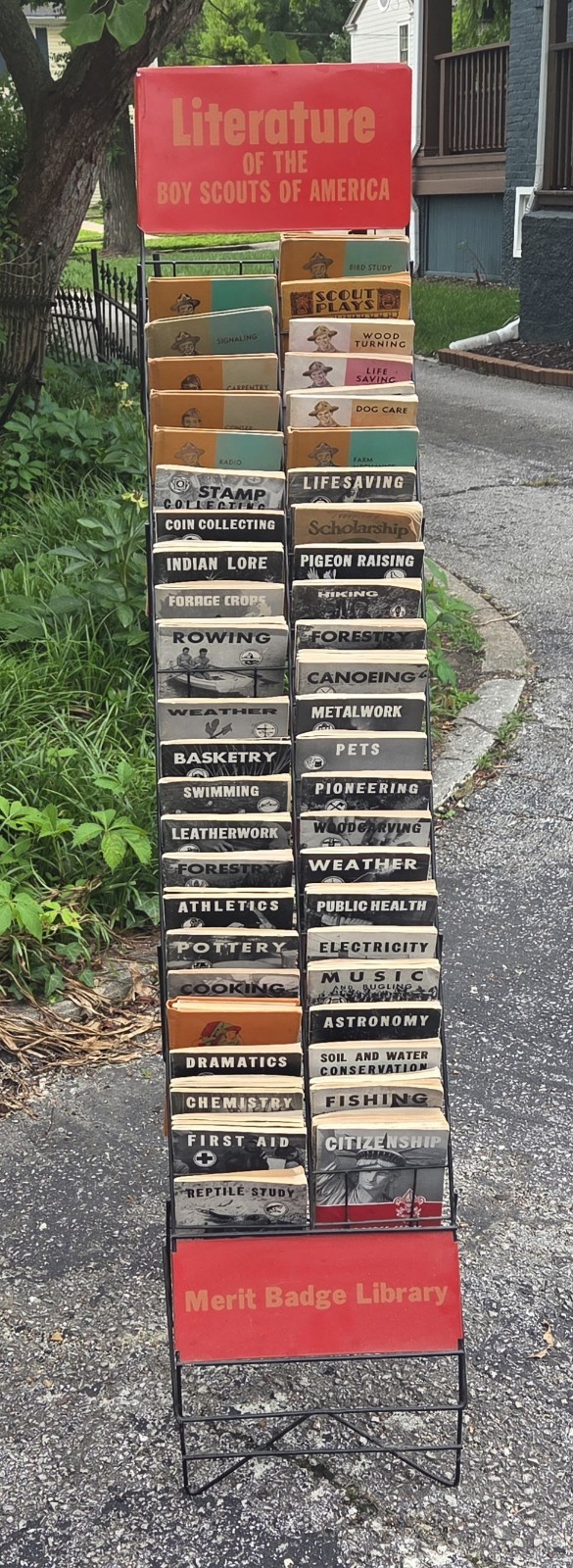VINTAGE BOY SCOUT MERIT BADGE BOOK DISPLAY RACK FROM OLD STORE BSA OF AMERICA
