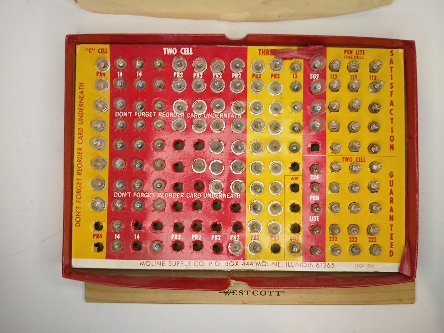Vintage SERV-A-LITE Flashlite Bulb Merchandiser No. 300 – with Bulbs Display