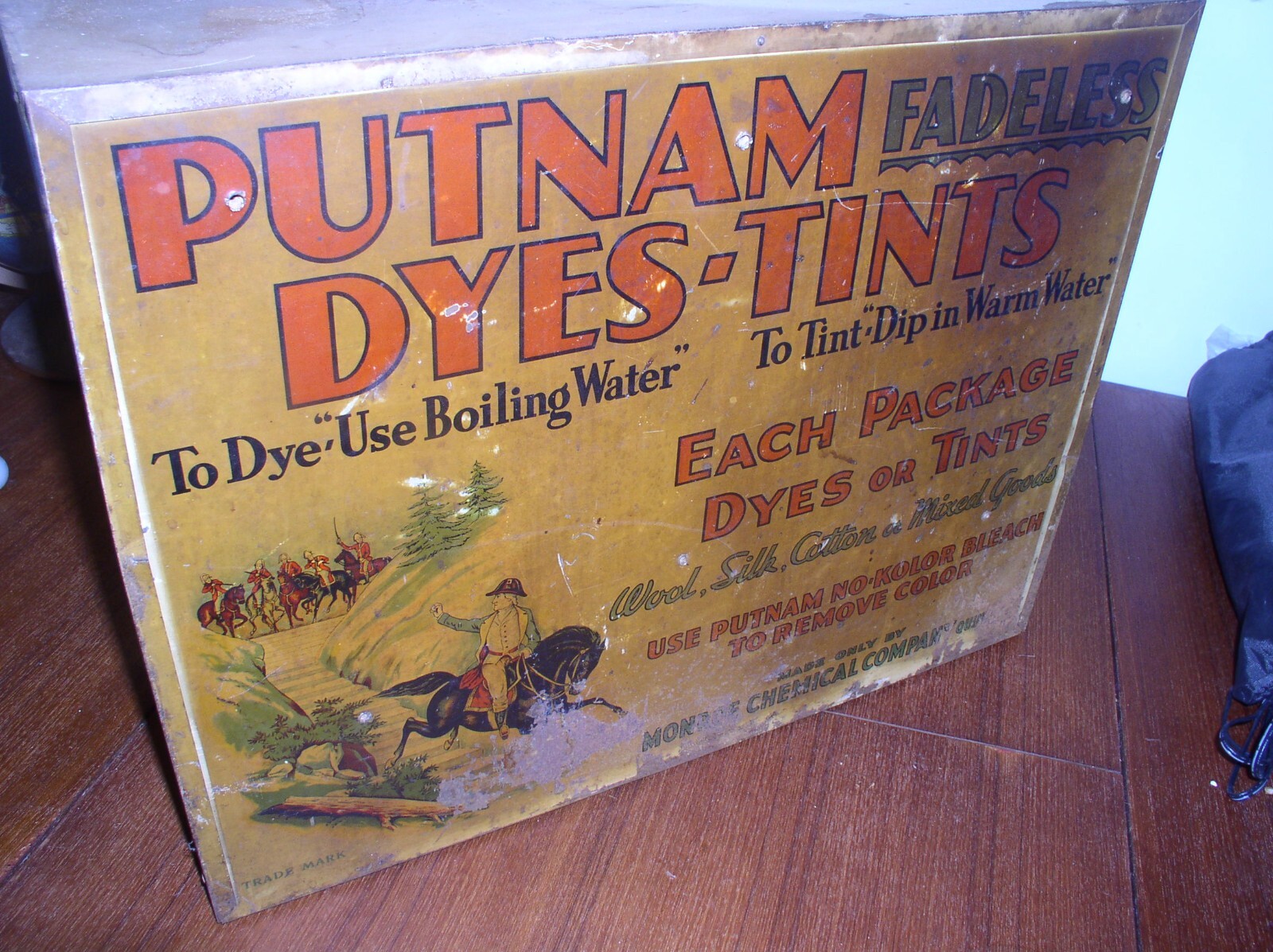 Putnam’s Fadeless Dyes-Tints antique Store Counter Display Cabinet Metal/Wood