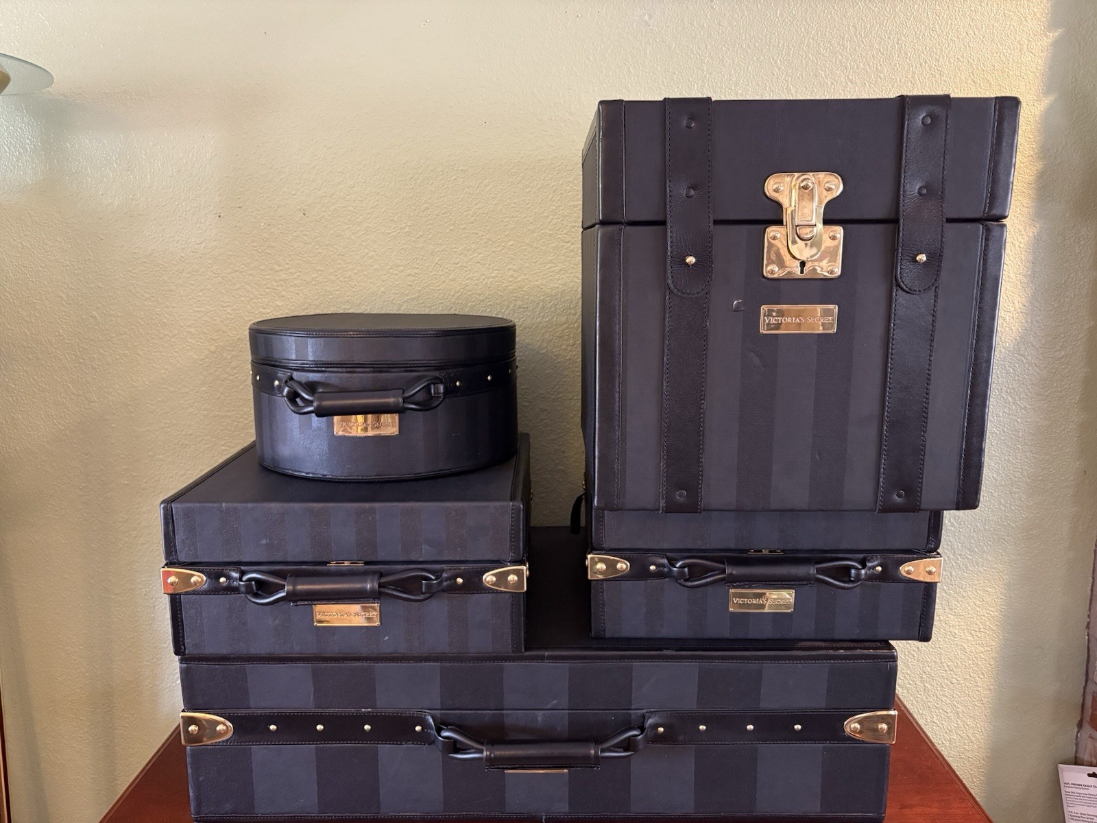 Very Rare Vintage Victoria’s Secret Black Display Luggage FREE SHIPPING