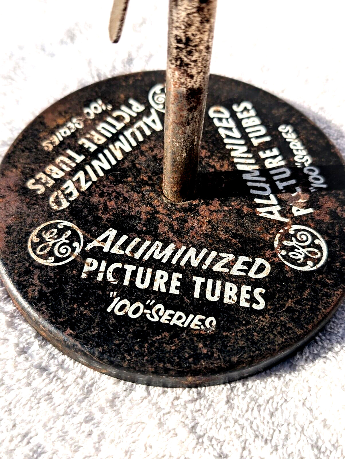 G.E. General Electric 100 Series Aluminized TV Picture Tube Store Display c.1956