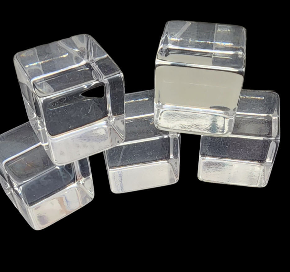 5pc 1-1/2″ Clear Tumbled Acrylic Cubes