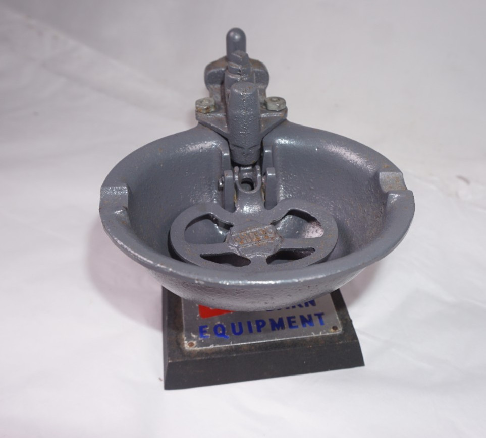 Unico Modern Barn Equipment Salesman Sample Display Cattle Water Dish Ashtray