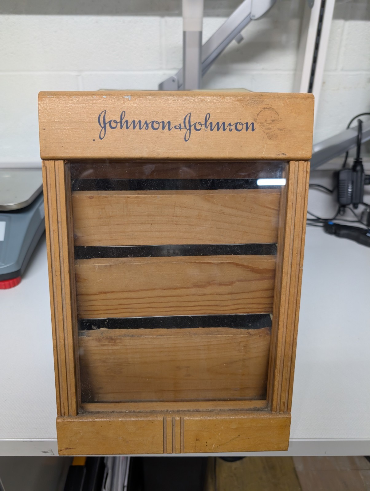 Vintage store display JOHNSON & JOHNSON sore feet medical ca.1949 CORN & BUNION