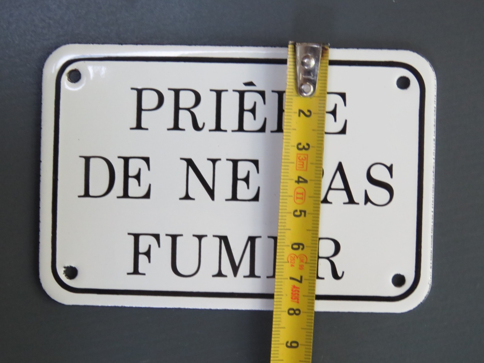 VINTAGE ENAMEL PLAQUE NEW CONDITION “PRAYER NOT TO SMOKE”