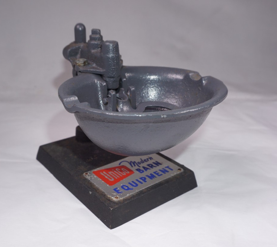 Unico Modern Barn Equipment Salesman Sample Display Cattle Water Dish Ashtray