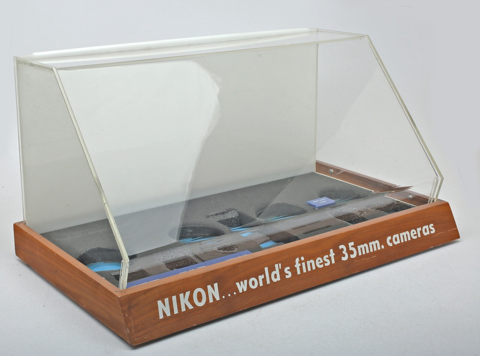 Nikon Worlds finest 35mm Cameras F Body+/Lens+Accessory Store Display+EARLY+RARE
