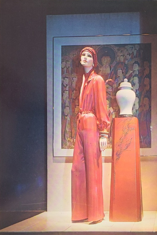 1975 BONWIT TELLER, NY WINDOW DISPLAY PHOTO PRINT CHINOISERIE