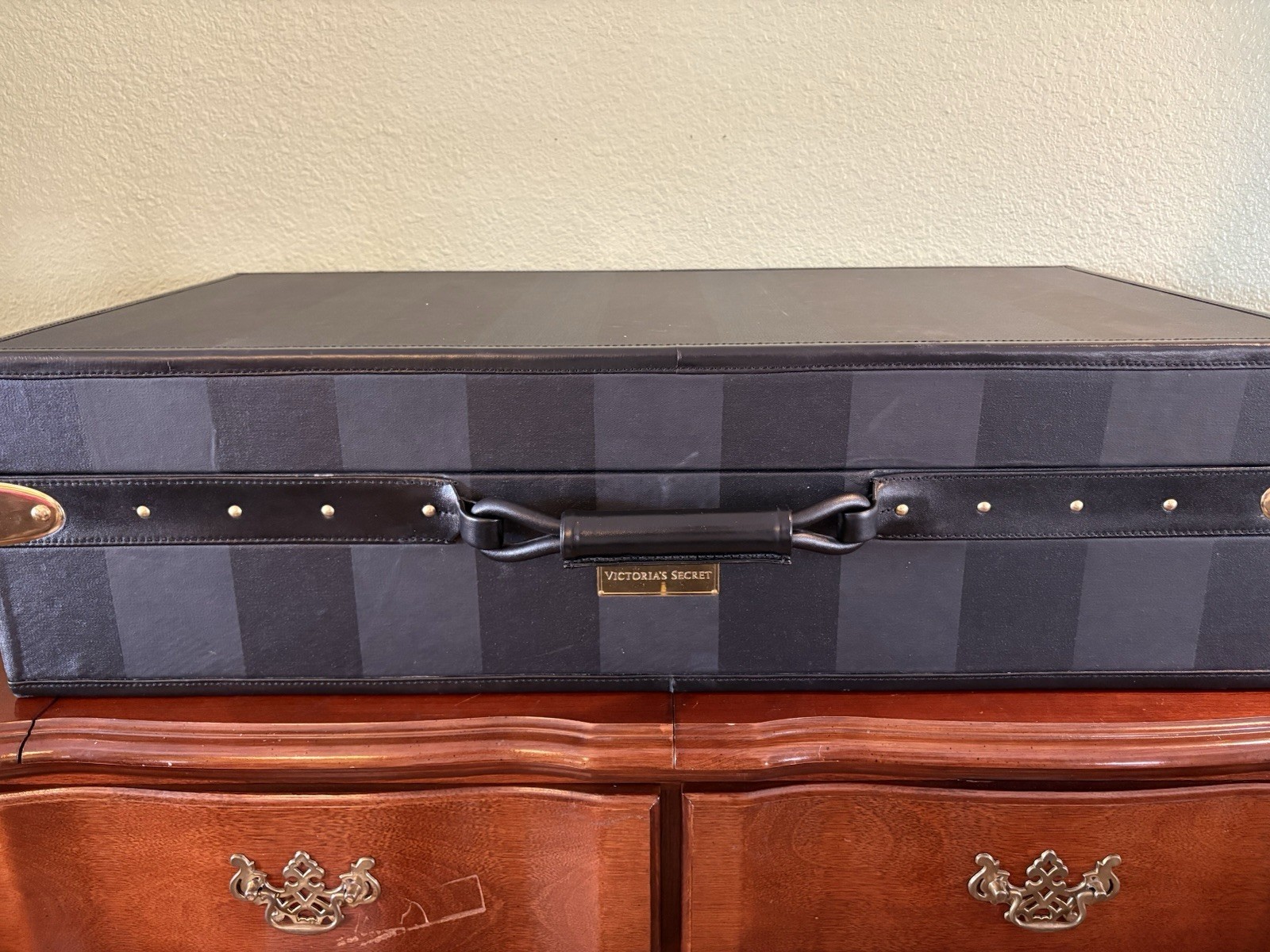 Very Rare Vintage Victoria’s Secret Black Display Luggage FREE SHIPPING
