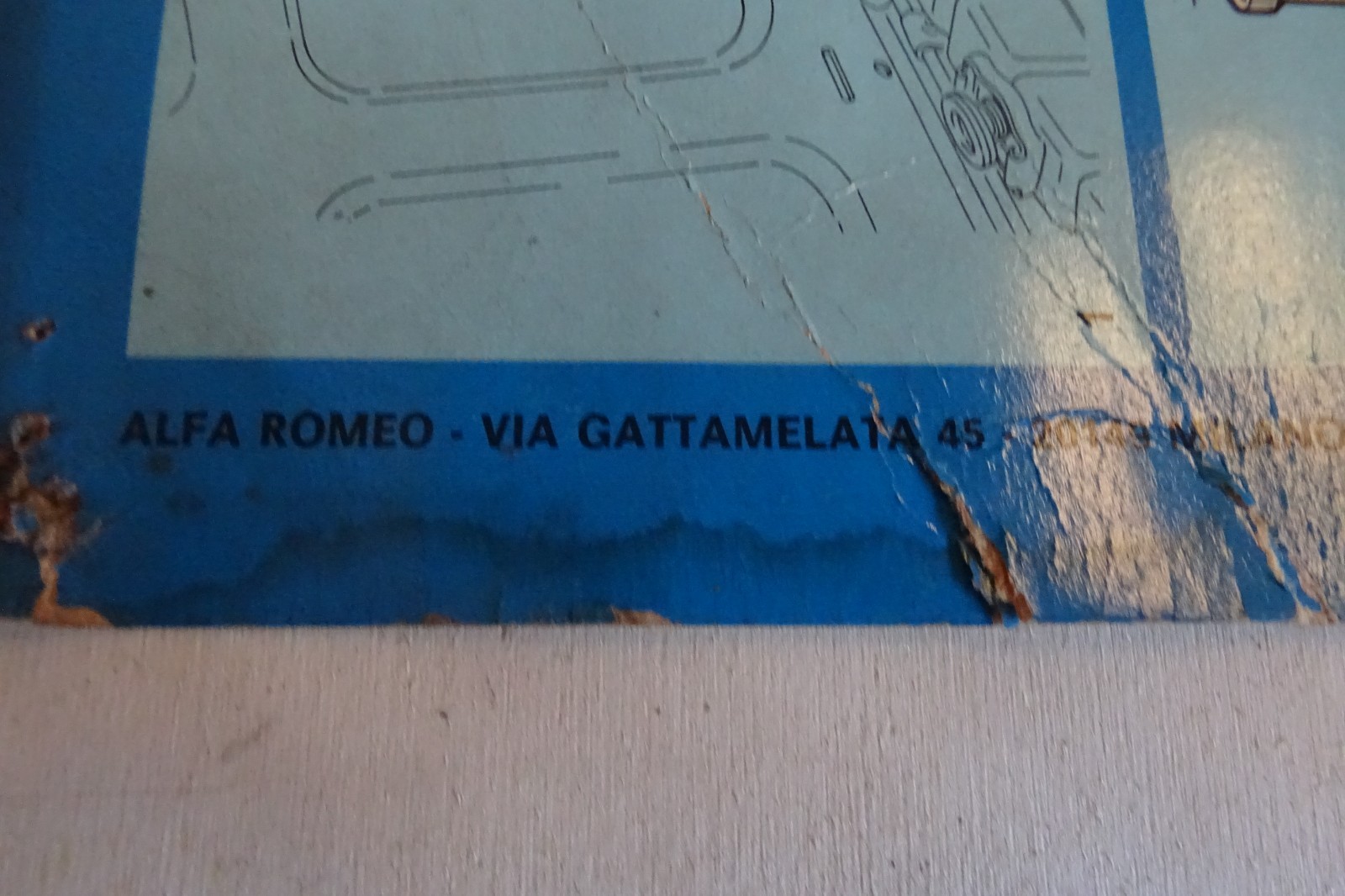 sign sign Alfa Romeo Alfetta engine specific equipment