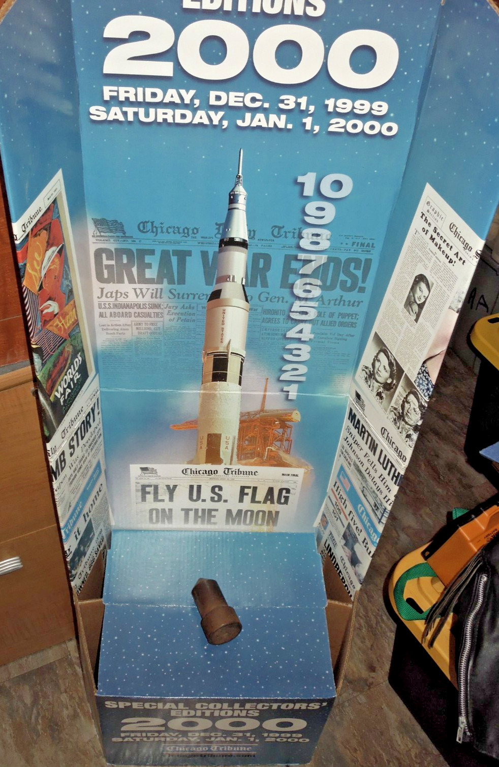Vintage Chicago Tribune cardboard newspaper display Rocket, Y2K, 1999-2000
