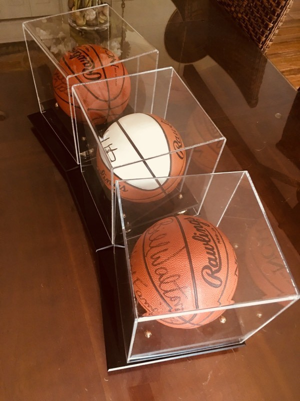 Bill Walton (HoF 93), Dick Vitale, Isiah Thomas mini-Basketballs in Display