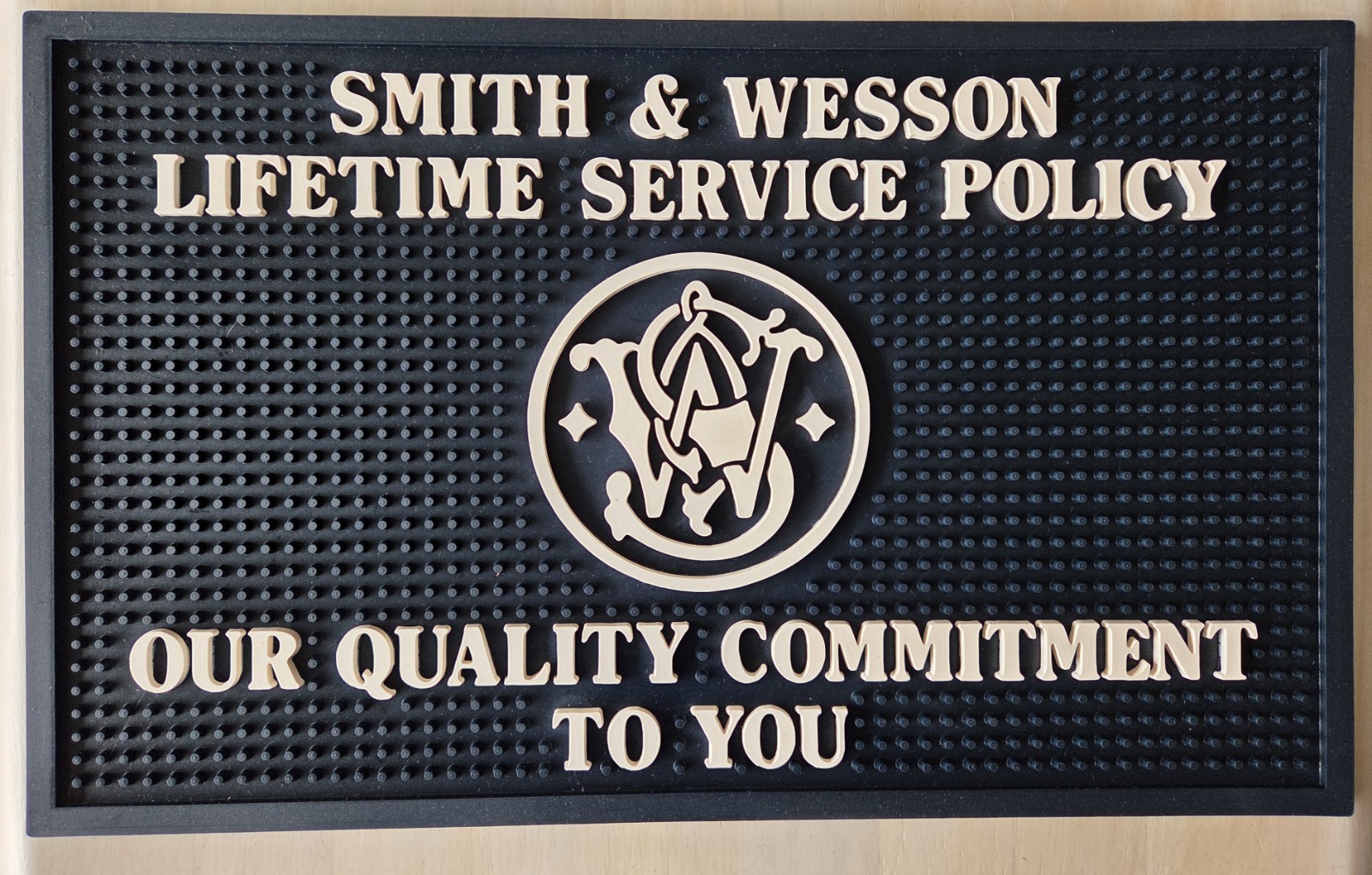 Smith & Wesson “Lifetime Service Policy” Rubber Counter Bench Mat Display, NOS.