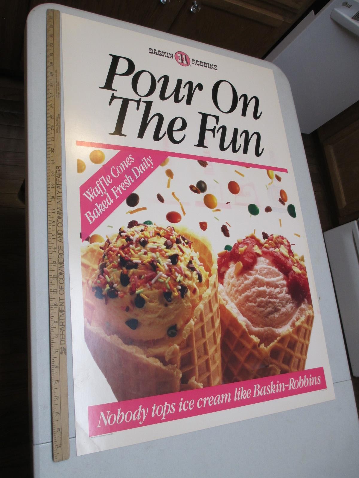 Baskin Robbins ice cream 1986 POUR ON FUN waffle cone sprinkles M&Ms sign 2S-3X