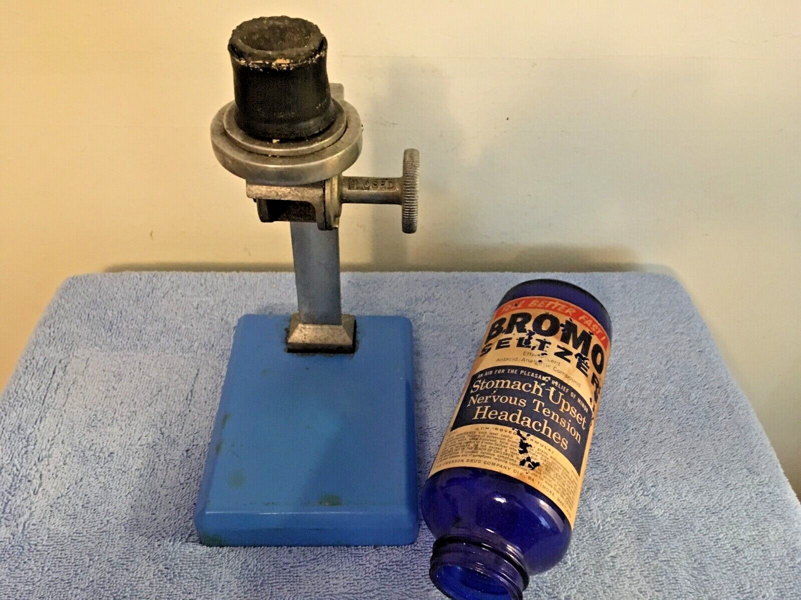 EMERSON DRUG CO BROMO SELTZER PHARMACY SODA FOUNTAIN DISPENSER MACHINE GLASS JAR