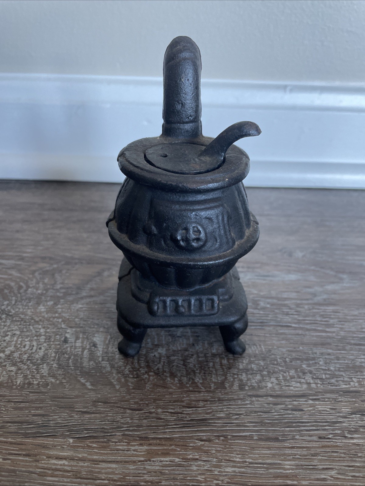 Vintage Pot Belly Stove W/ Lid 5 inch Miniature Cast Iron Salesman sample Doll
