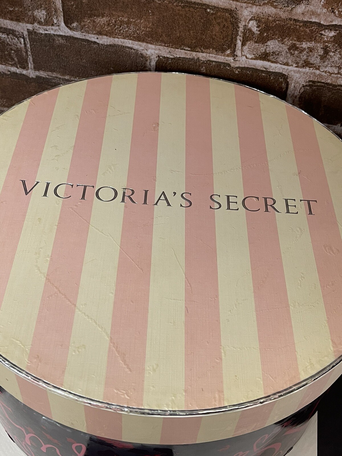 VICTORIA’S SECRET HAT BOXES DISPLAY PROPS PINK STRIPED BLACK STRIPED RARE SET