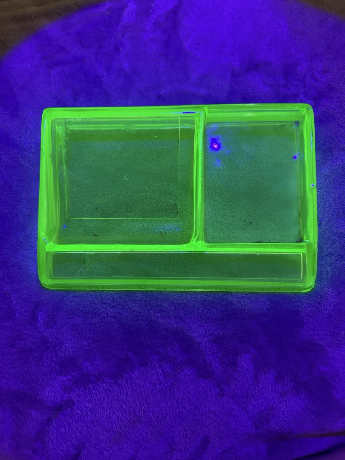Clarks Teaberry Gum Display Tray Uranium Glass