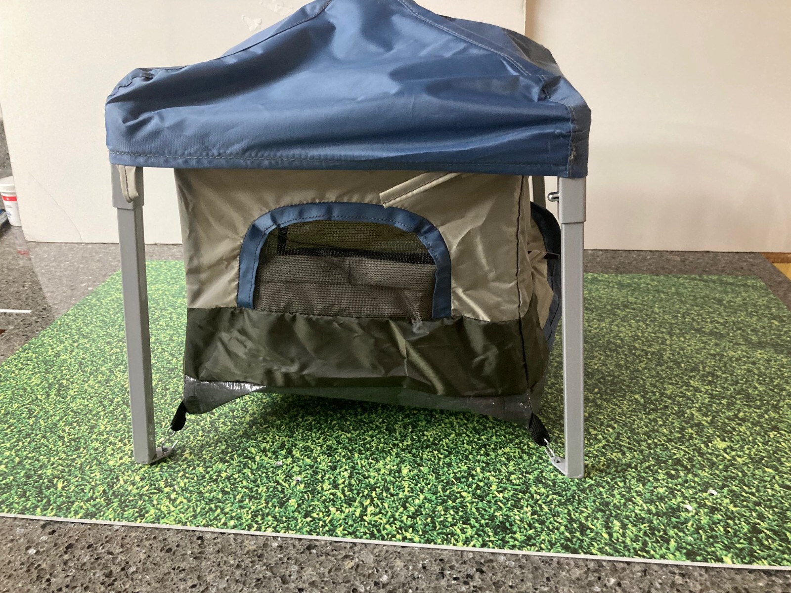 “Rare” Field and Stream Canopy Tent – Store Display Salesman Sample New