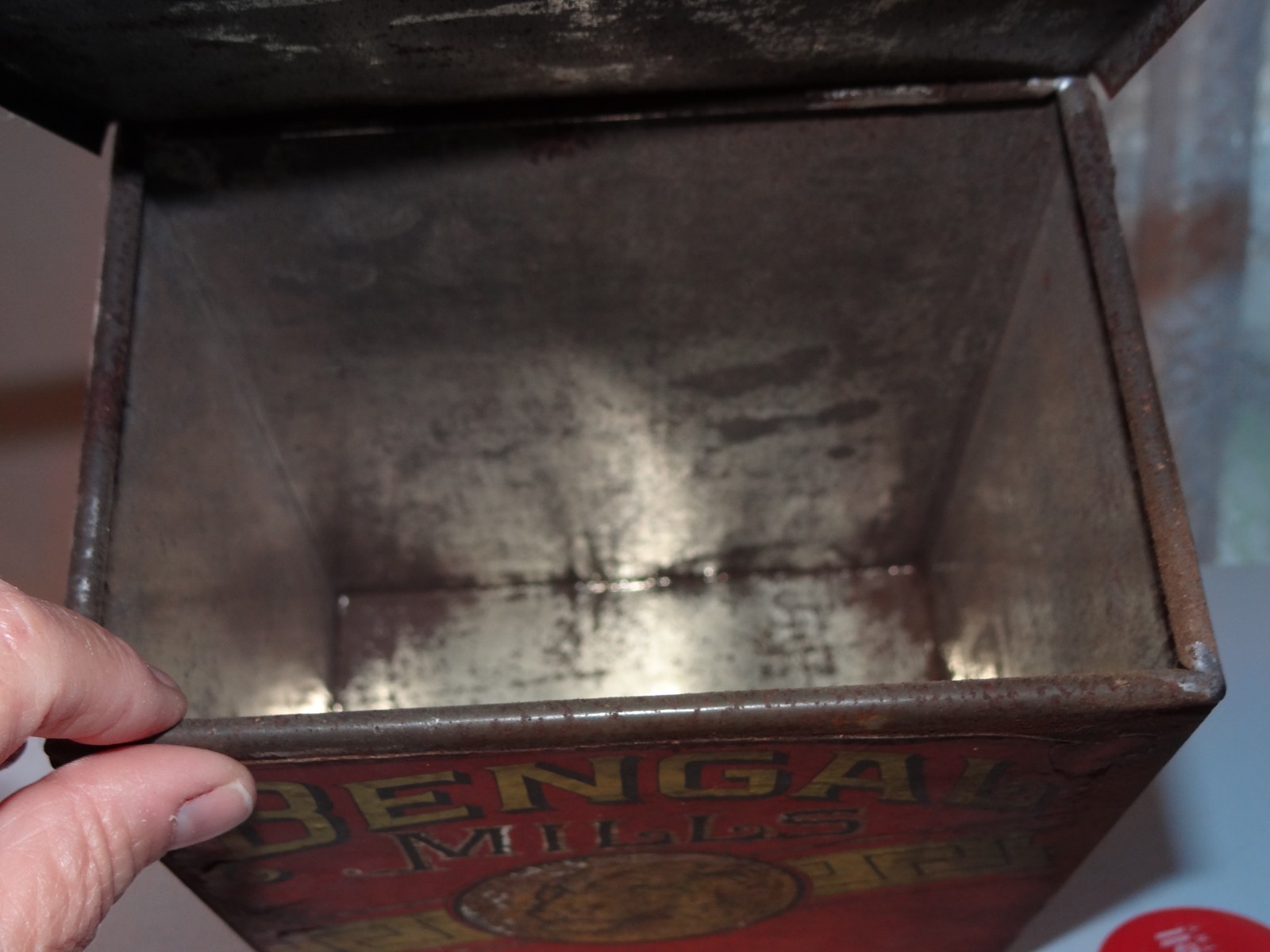 VINTAGE Bengal Mills Tiger logo Bulk Store Display large PEPPER tin hinged lid