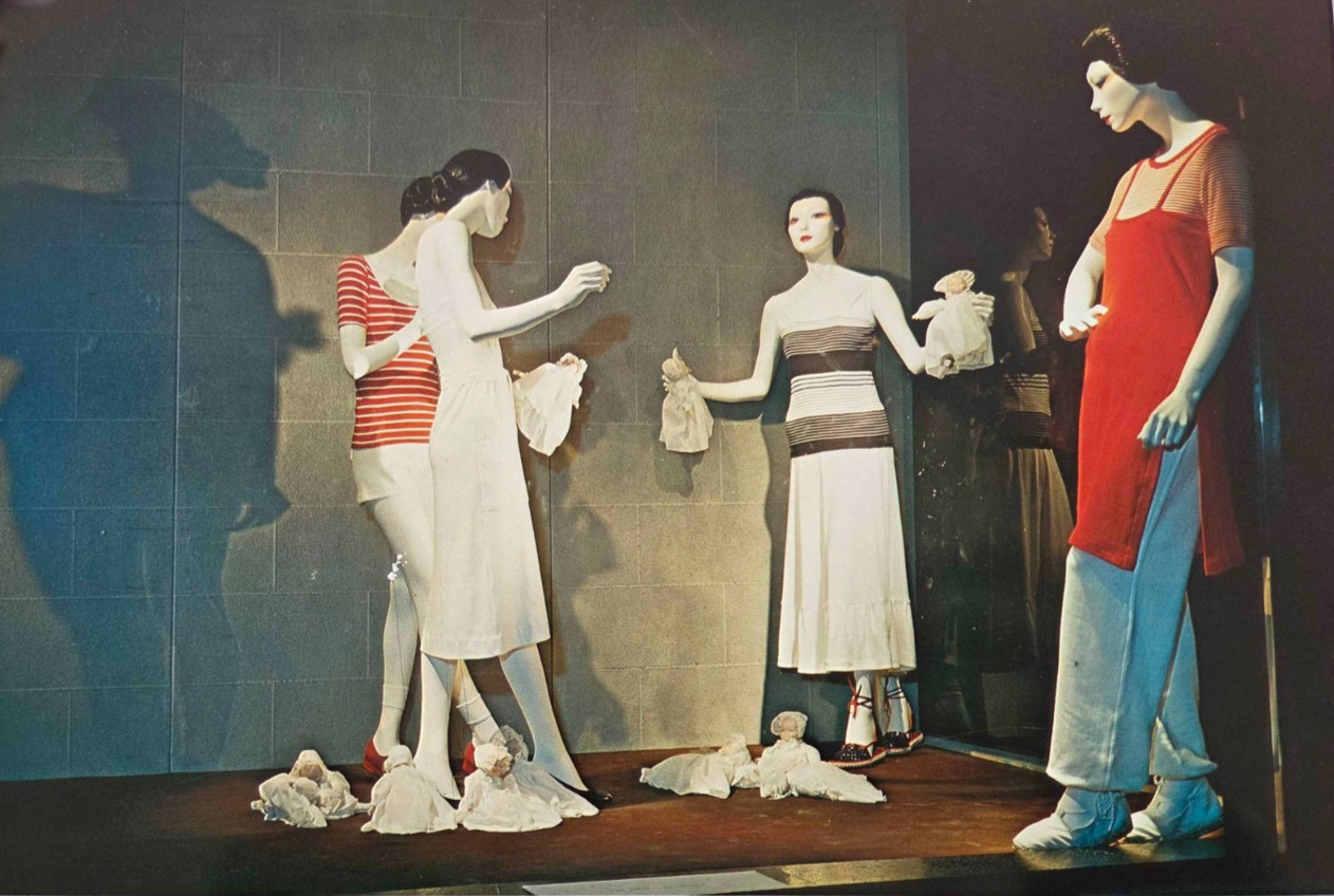1976 BLOOMINGDALES, NY WINDOW DISPLAY PHOTO PRINT NEUROTIC DRAMA