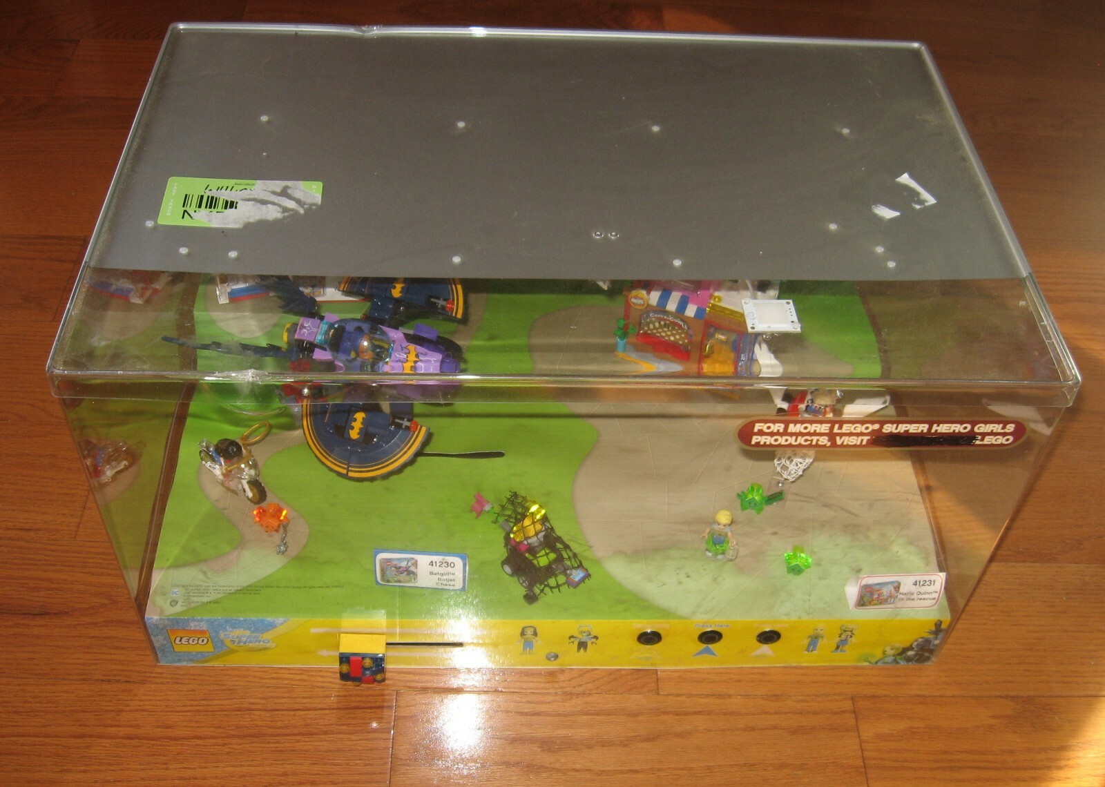 DC Super Hero Girls LEGO store display Harle Quinn BatGirl 41230 41231 Works Toy