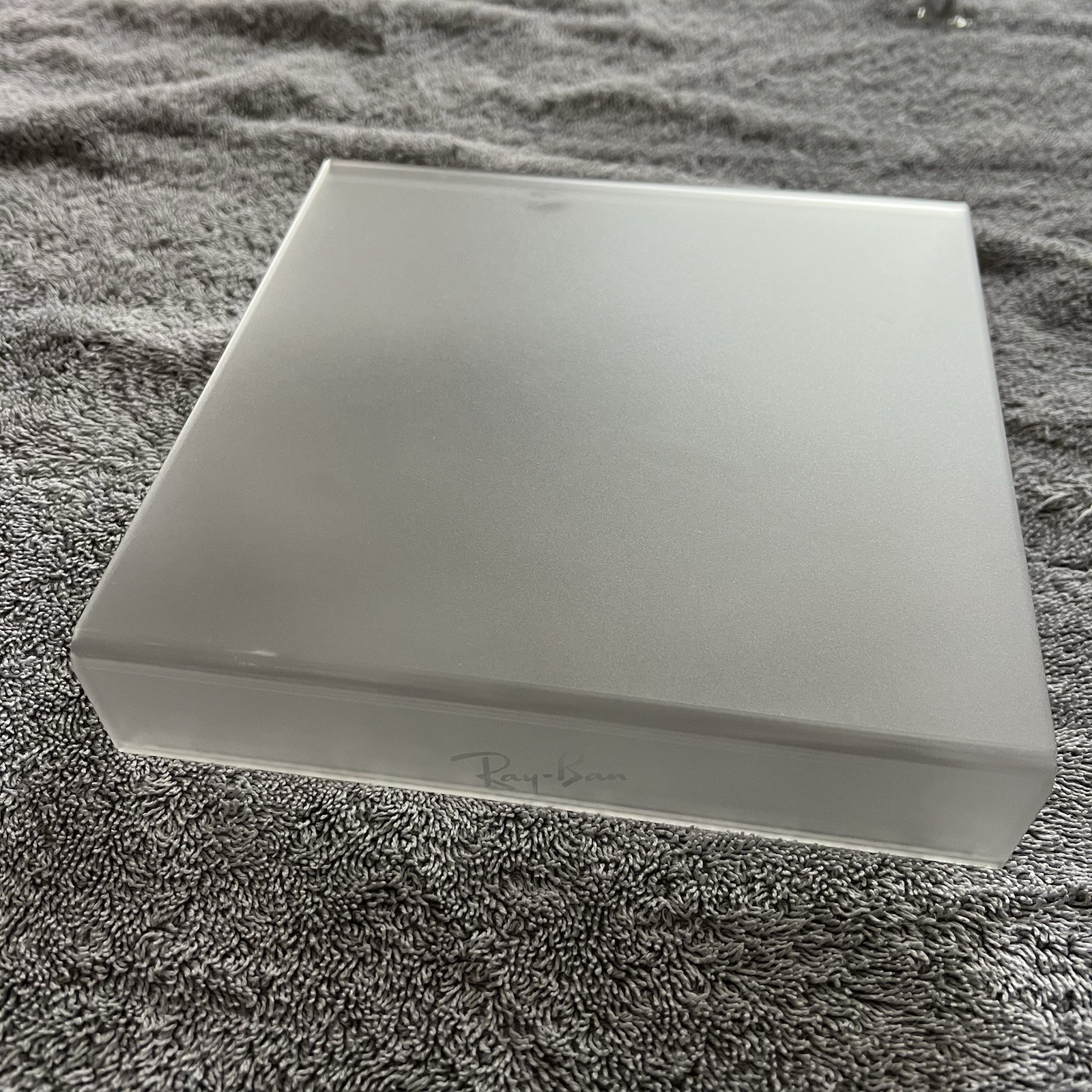 RAY-BAN Frosted Riser Stand 4 Sunglasses Eyewear Display Case 7.5 x 7.625 x 1.5