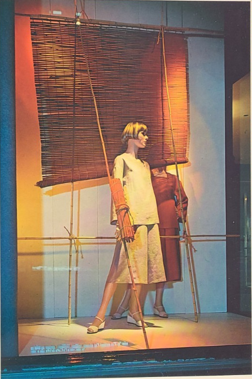1970s BONWIT TELLER, NY WINDOW DISPLAY PHOTO PRINT HIDING IN BAMBOO