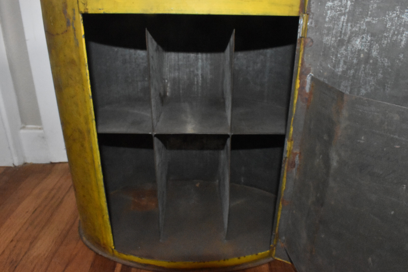 RARE PATTONS SUN PROOF PAINTS CAN SHAPED GENERAL STORE COUNTER DISPLAY SIGN RACK