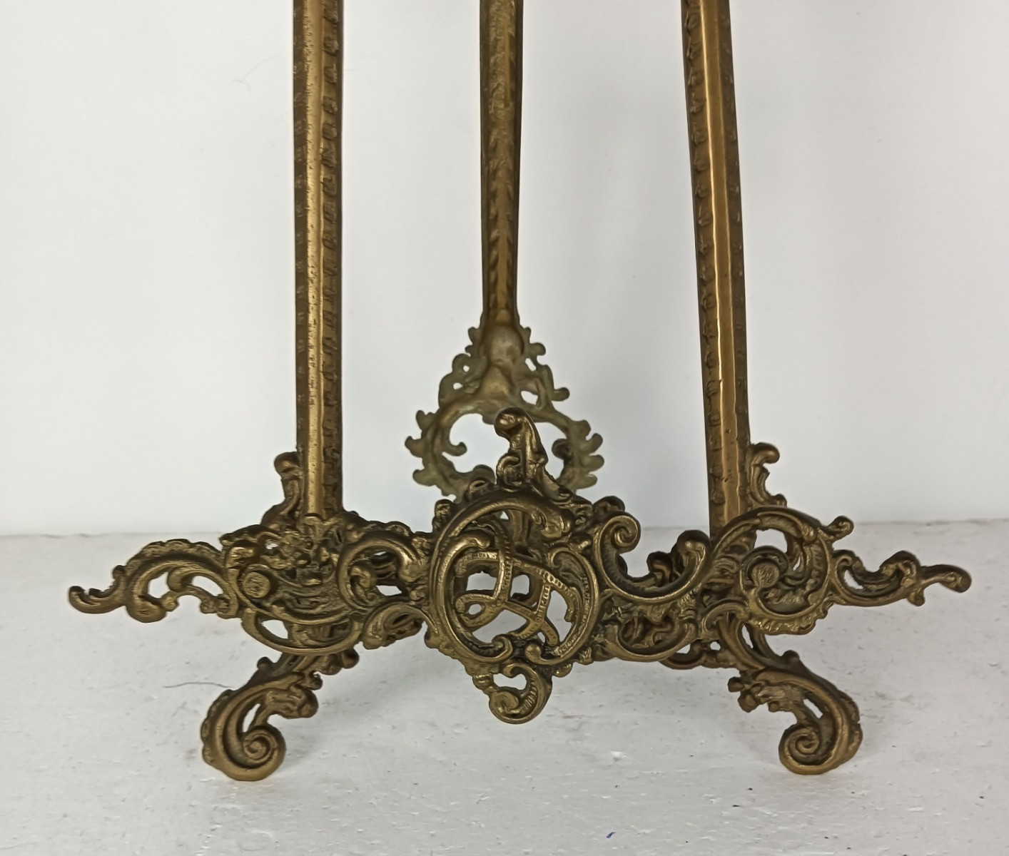 Stunning easel brass ornate for pictures or paintings decorative vintage