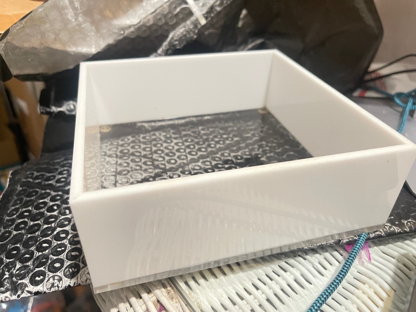 White acrylic clear bottom Perfume Boutique Counter Display 6 1/4″x 6 1/4″2(T11