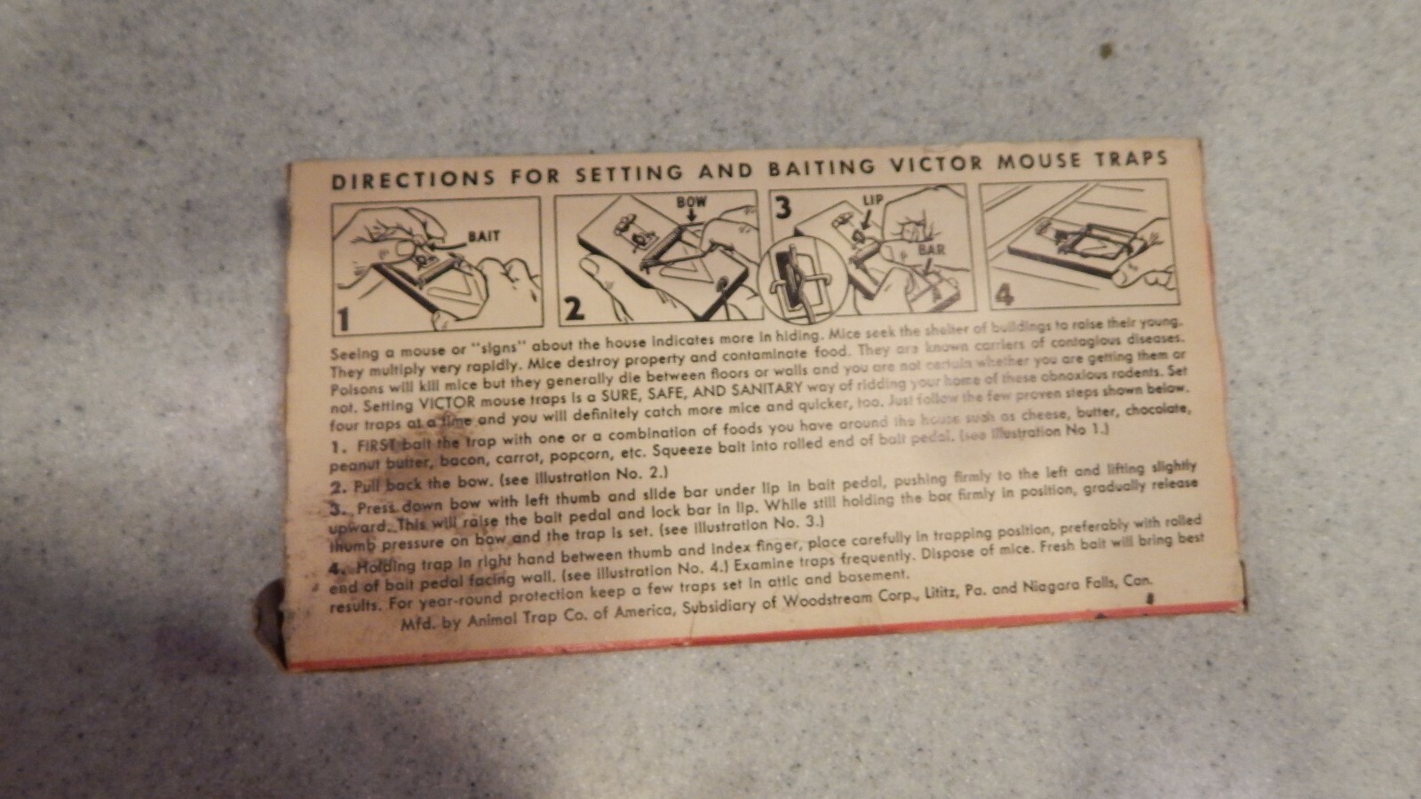 Victor Mouse Traps With Display Box and 3 Unused Traps – 1953