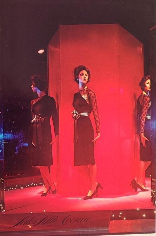 1975 SAKS FIFTH AVENUE, NY WINDOW DISPLAY PHOTO PRINT MIRROR KIOSK