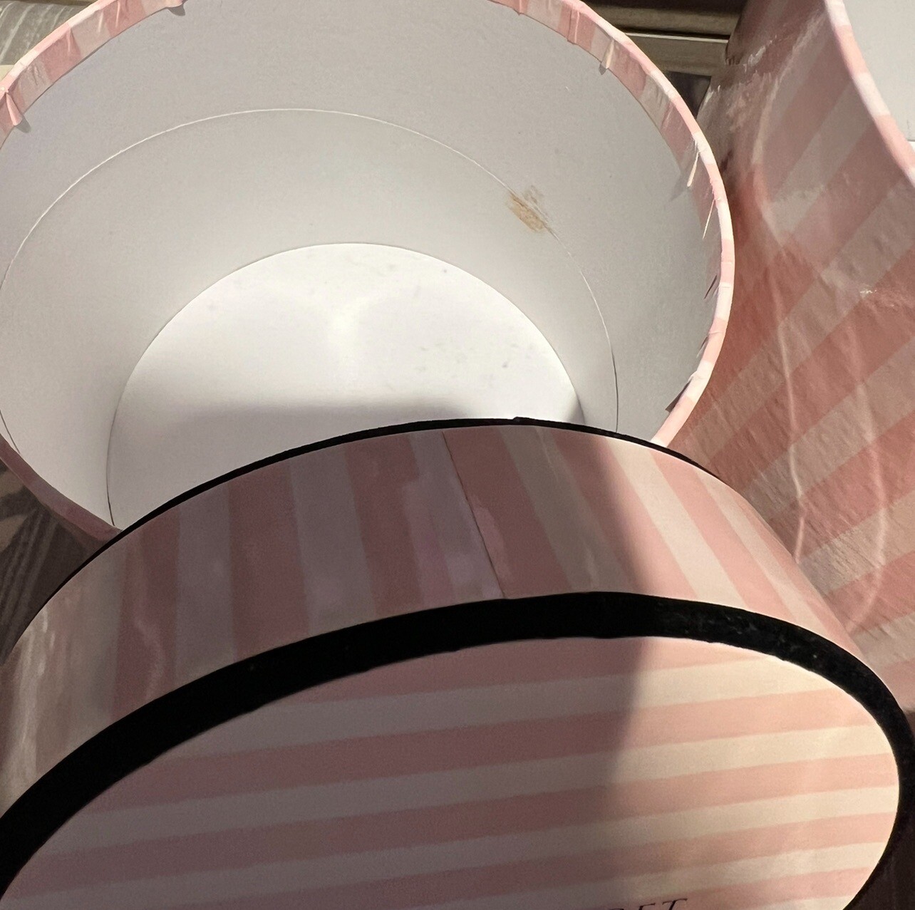 VICTORIA’S SECRET HAT BOXES DISPLAY PROPS PINK WHITE NESTING 3 SET STRIPED PARIS